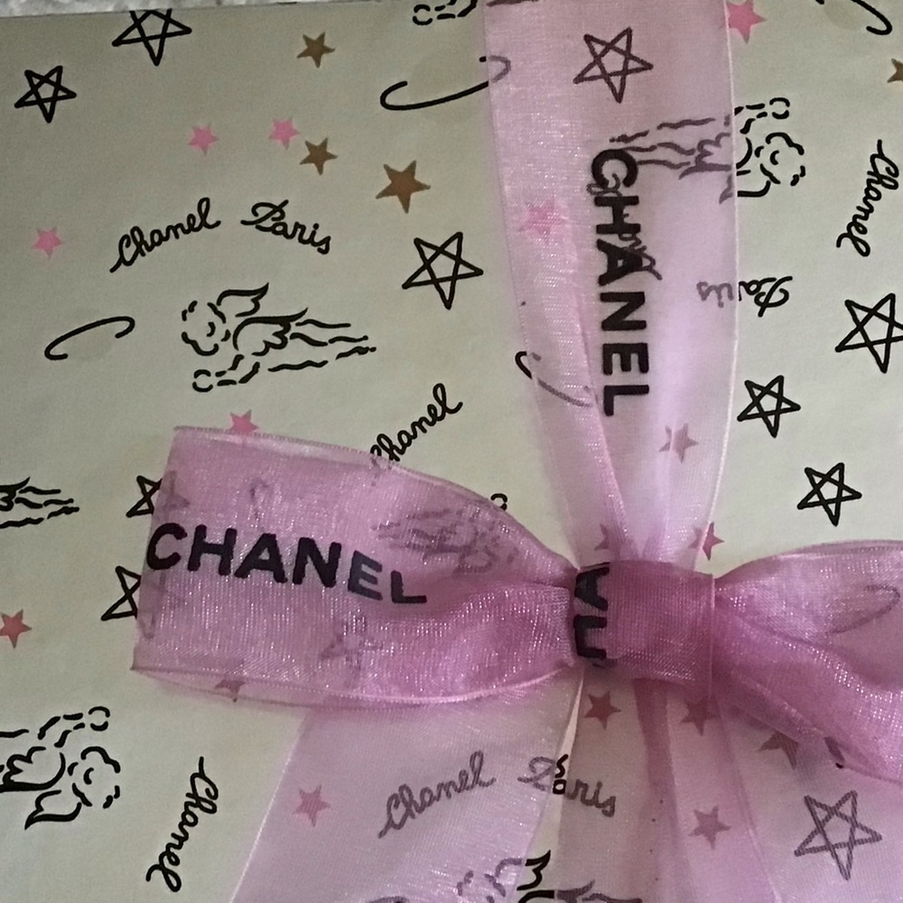 Vintage Chanel Paris Empty Gift Box with Signature Ribbon - Angels and Planets - Picture 9 of 13